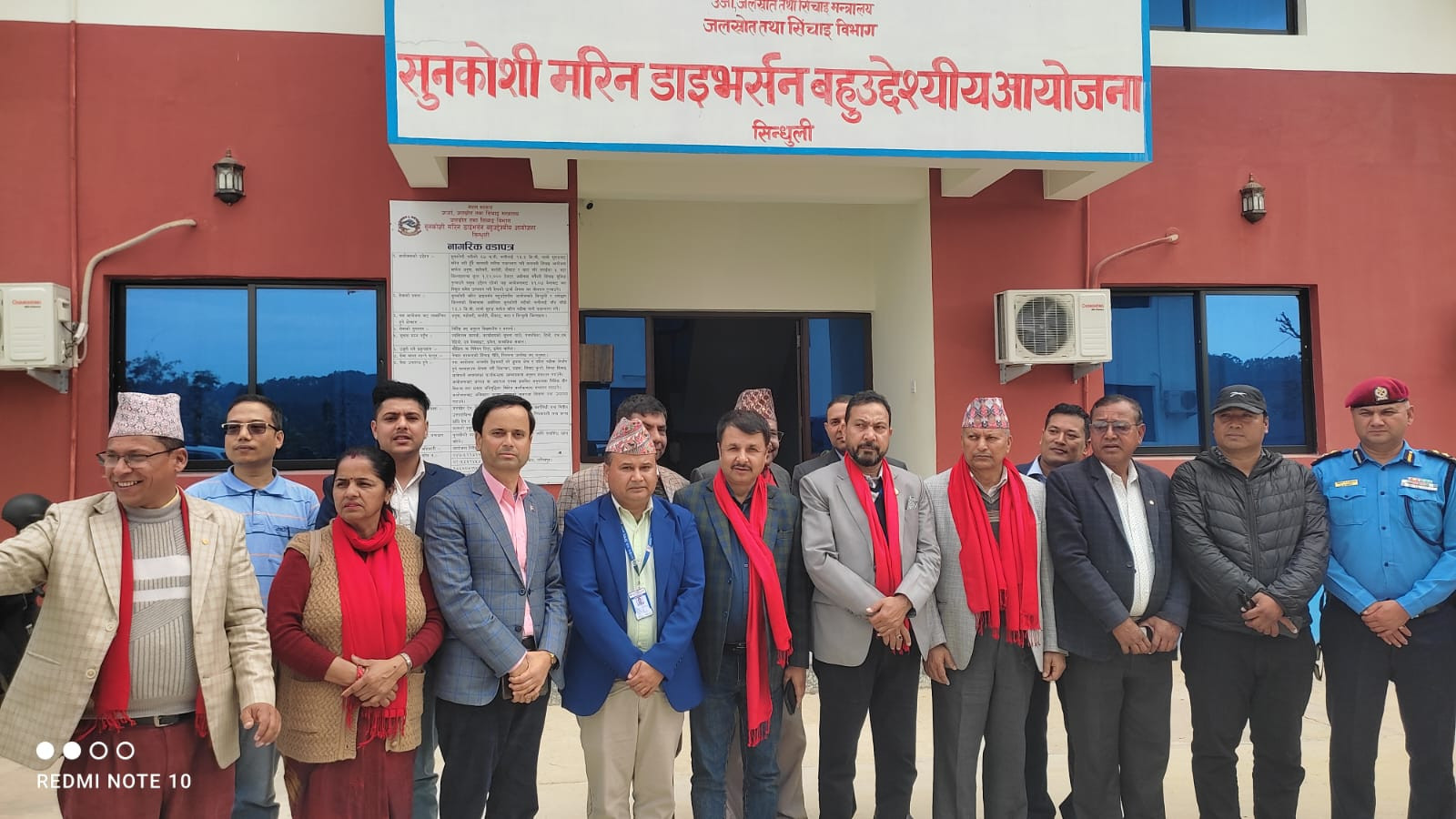 मिति २०८१ साल फागुन १७ गते सुरनकोशी मरिन डाइभर्सन बहुउद्देश्यीय परियोजनाको निमार्णाधिन सुरुङ्गको  अनुगमन।